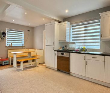 3 bedroom end of terrace house to rent - Photo 2