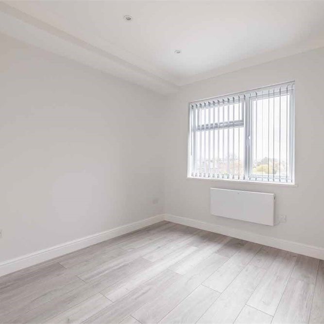 2 bed flat to rent in Farnham Road, Slough, SL1 - Photo 1