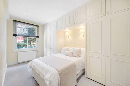 This stunning and spacious two bedroom property is situated on the desirable residential road of Harcourt Terrace just moments from all the local amenities of the Fulham Road. - Photo 3