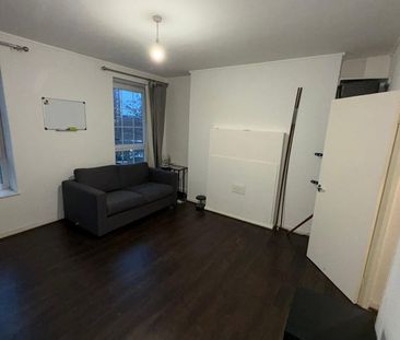 Studio Flat, Aylesford House, SE1 - Photo 3