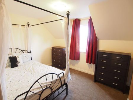 4 bedroom detached house to rent - Photo 3