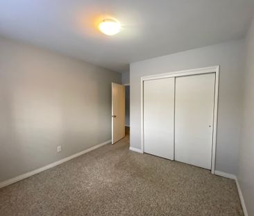 Style Manor - Photo 4