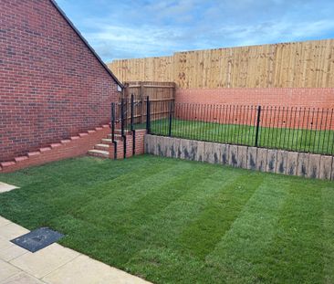 2 bedroom semi-detached to let - Photo 2