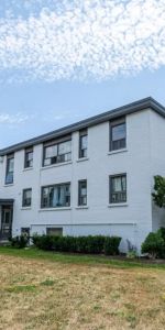 389-401 Yonge Street Apartments - Photo 4