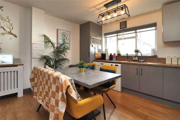 Woking, Surrey, GU21 - Photo 1