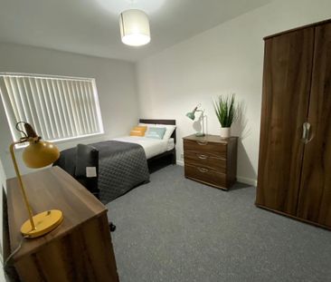 4 Bed Terraced House, Gerard Avenue, CV4 - Photo 4