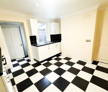 2 Bed Terraced House, Church Road, CR0 - Photo 3