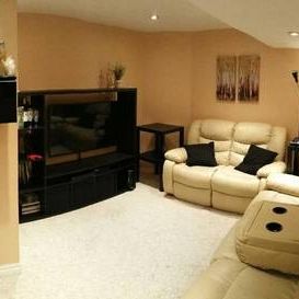 One bedroom Basement Apartment - Photo 3