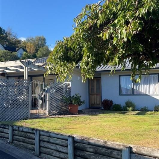 Large Family Home - Photo 1