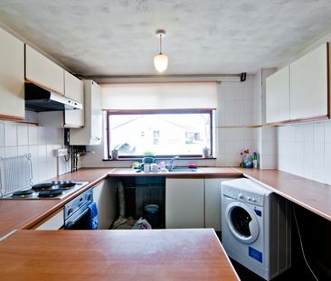 3 Bedroom Semi-Detached House - Photo 4