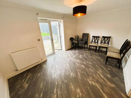 3 bedroom terraced house to rent - Photo 2