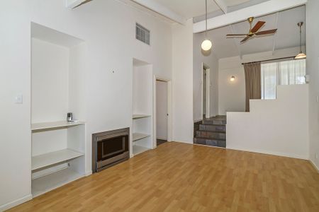 Large 3 Bedroom Family Home with Stunning Views - Photo 3