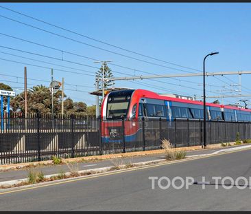 Low maintenance home in a perfect location! - Photo 2