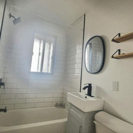 1 CH - 1 SDB - Montréal - $1,195 /mo - Photo 3