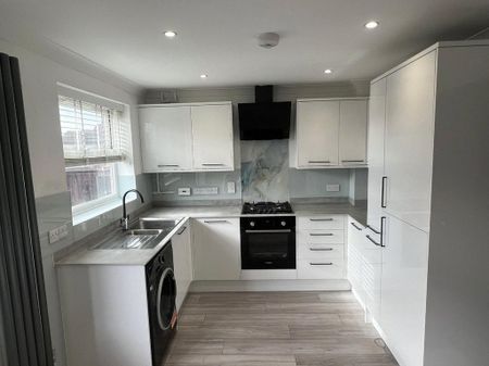 3 bedroom end of terrace house to rent - Photo 5