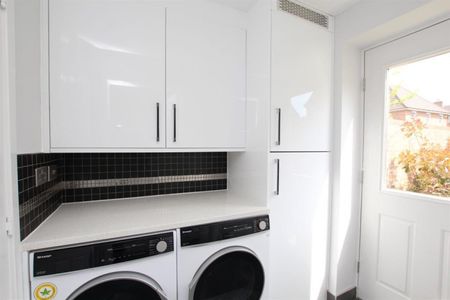 4 bedroom House To Let - Photo 5