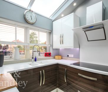 3 bedroom semi-detached house to rent - Photo 5