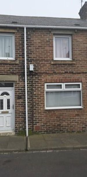 3 bedroom end of terrace house to rent - Photo 1