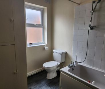 2 bedroom end of terrace house to rent - Photo 2