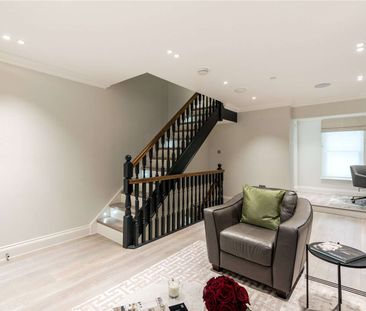 Completely modernised three bedroom townhouse moments from Marylebone - Photo 3