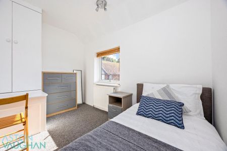 5 bedroom semi-detached house to rent - Photo 2