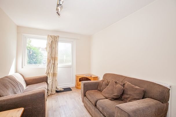 John Snow Place, Headington - Photo 1