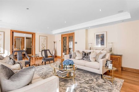 A spacious four bedroom ground floor apartment ideal for entertaining and enjoying the views over the Charters estate. - Photo 2