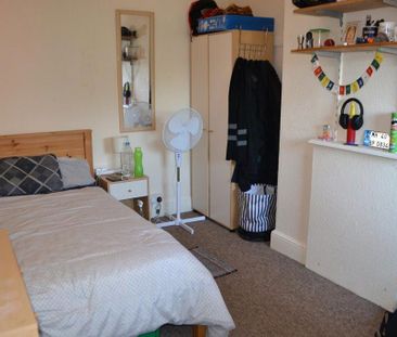 4 bedroom flat to rent - Photo 6