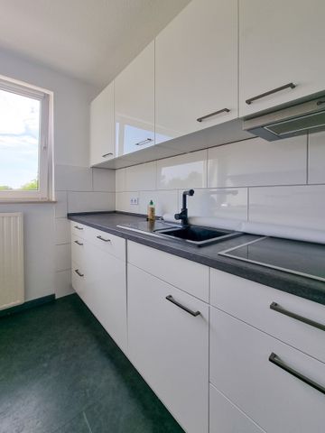 Modernisierte u. renovierte 3-Zi.-Wohnung mit Wintergarten-Balkon, Einbauküche u ... - Foto 4