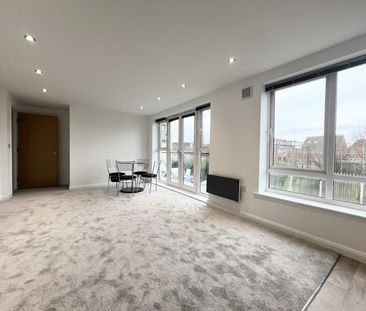 Two bedroom, first floor flat - Photo 2