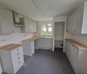 3 bedroom detached bungalow to rent - Photo 5