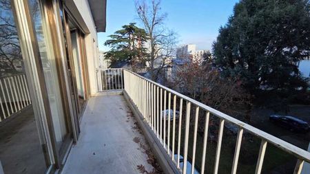 Location Appartement 5 Pièces 96 m² - Photo 3