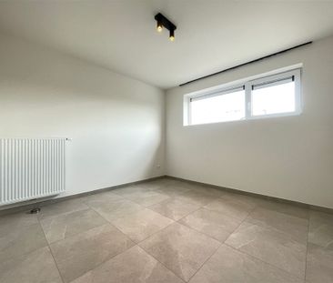 Nouvelle maison dans un quartier résidentiel - Photo 3
