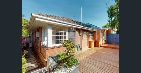 Private & Secluded Villa Unit in Rowland Street - Photo 3