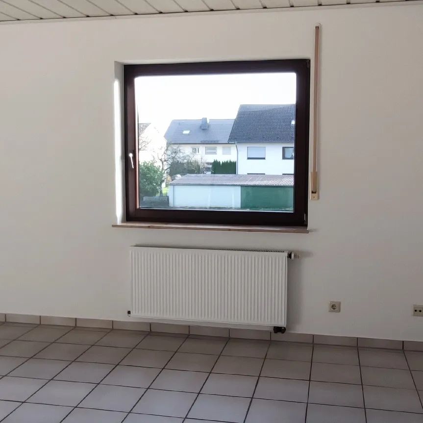 Gemütliche 2-Zimmer-Dachgeschoss-Wohnung *Balkon * Einbauküche - Foto 1