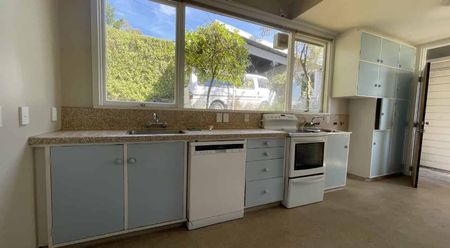 Redcliffs- 4 Bedroom - Photo 5