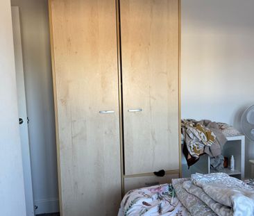 Double bedroom close to chigwel station- £700 pcm - Photo 2