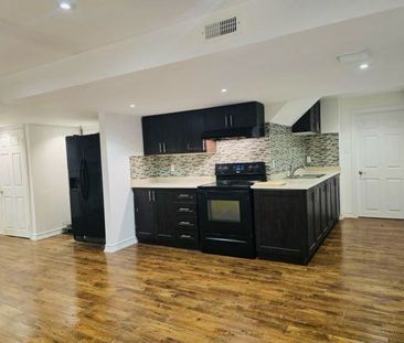 For Lease - 211 Zokol Drive, Aurora, Ontario - Photo 3