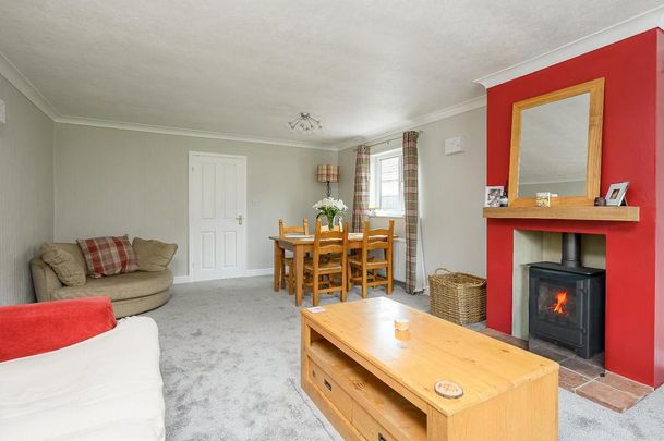 2 bedroom detached bungalow to rent - Photo 1