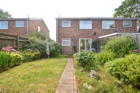 3 bedroom semi-detached house to rent - Photo 4