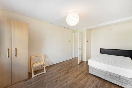 Gatliff Close, Ebury Bridge Road, London, SW1W flat to rent - Photo 2