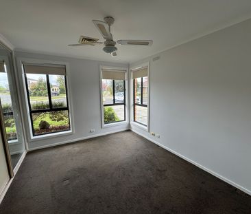 3 BEDROOM FAMILY HOME - Photo 6