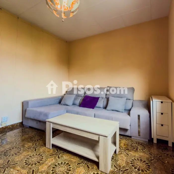 Piso en alquiler en Carrer de Bacardí - Photo 1