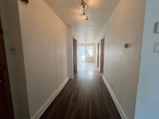 Spacieux et lumineux appartement de 3 chambres, situé au premier étage d'un duplex. - Photo 1