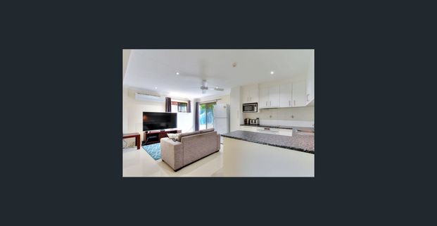 Spacious Dual Living Opportunity on a Large Flat Block with Pool - Ideal for Extended Families! - Photo 1