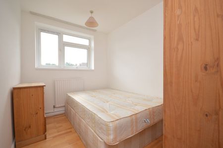 Edmond Court, New Cross, SE14 - Photo 4