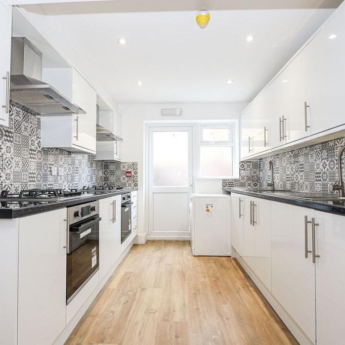 1 bedroom in a house share to rent - Photo 1