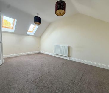 4 bedroom semi-detached house to rent - Photo 4