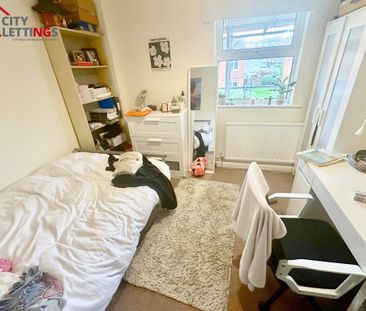 5 Bedroom Mid Terraced House - Photo 4