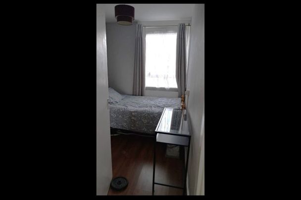 Room in a Shared Flat, Simmons House, N7 - Photo 1